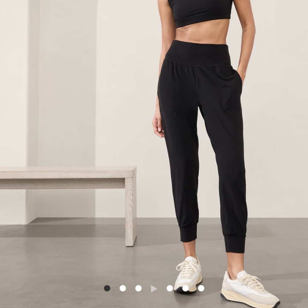 Athleta Saluation Joggers